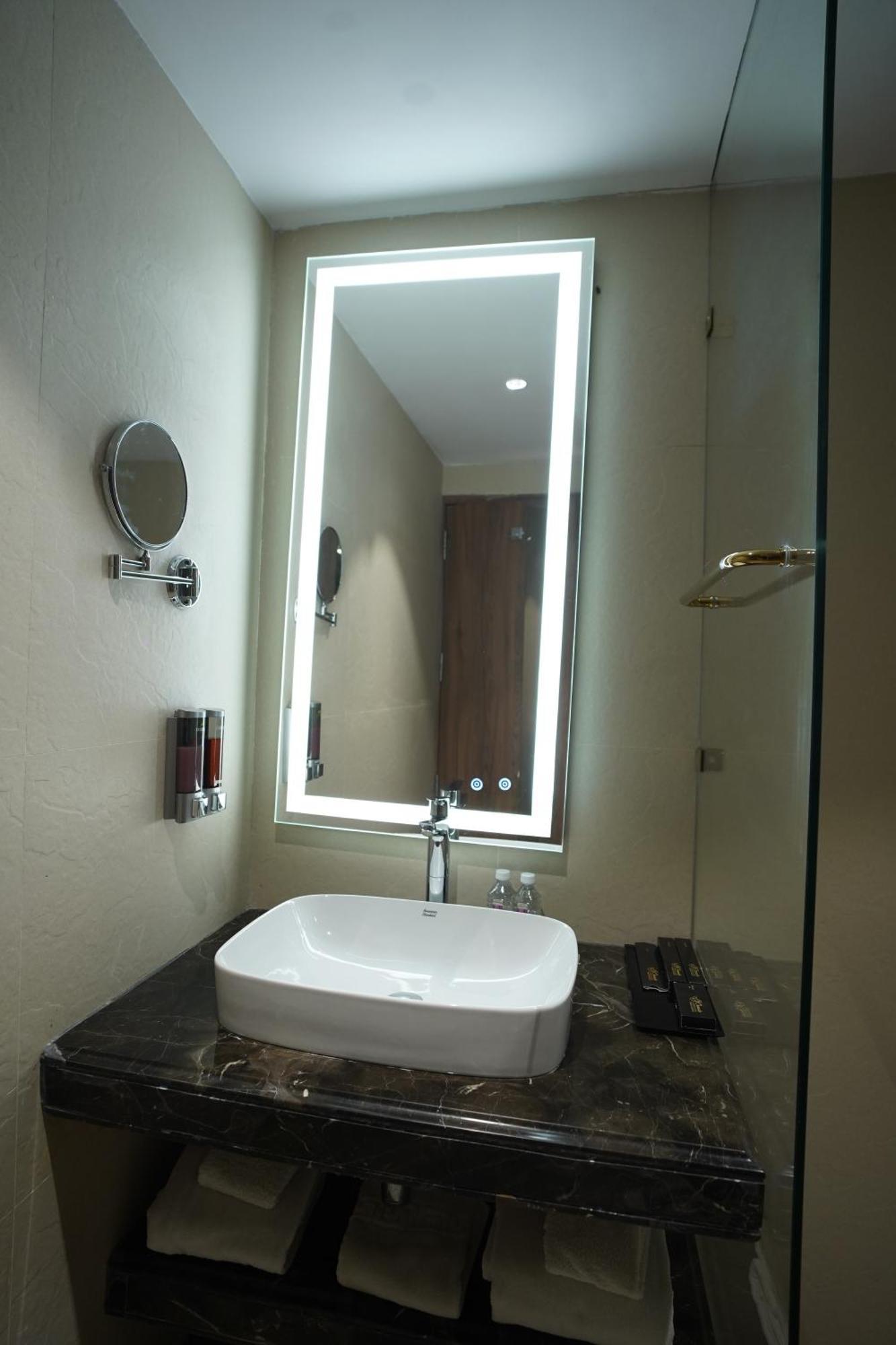 Ornate Lucknow Hotel Luaran gambar